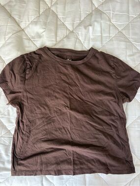 Universal Thread Short Sleeve Crewneck Tee in Brown